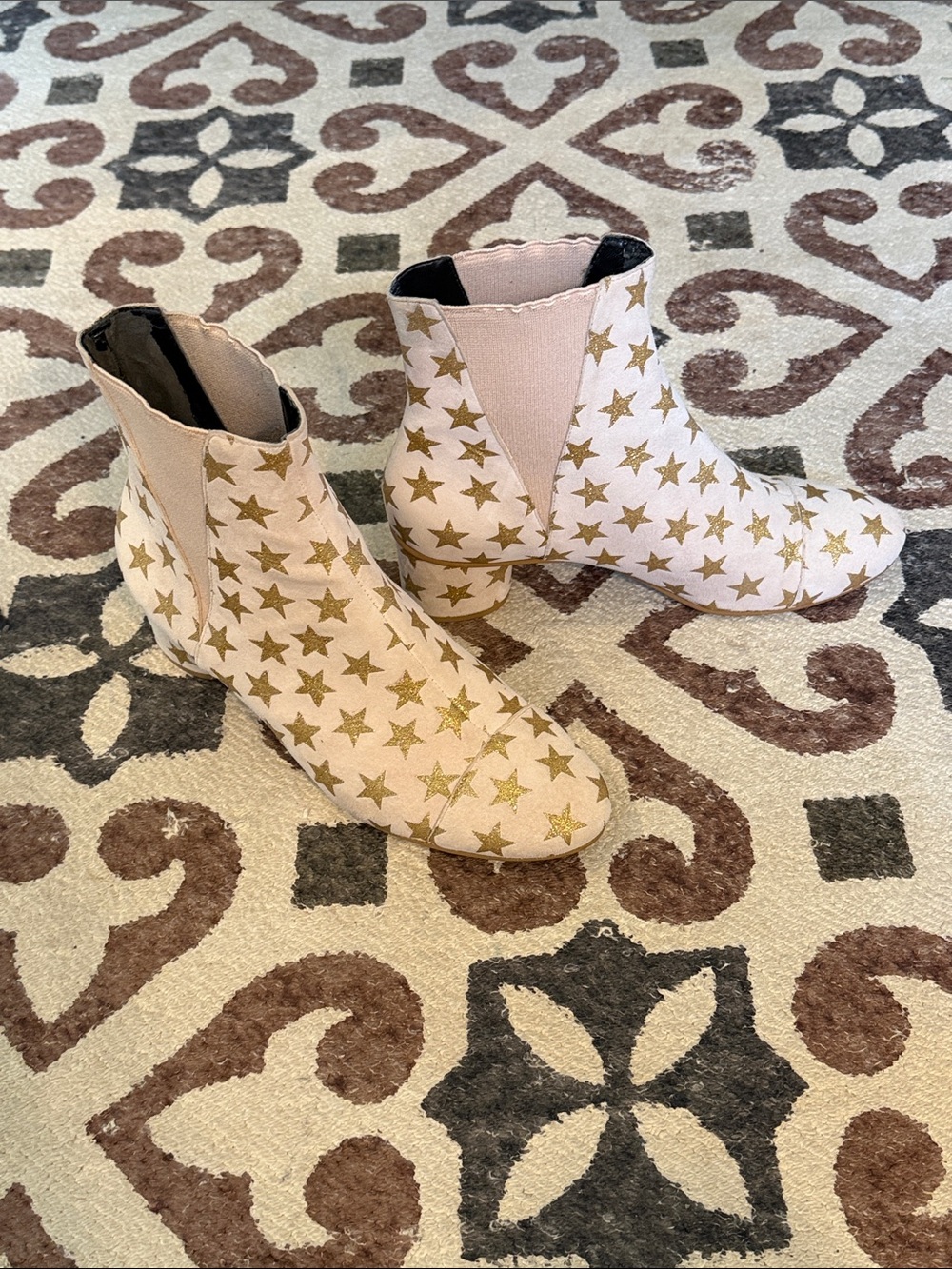 Rebecca Minkoff 9 1/2 Cream/Blush Suede Women’s Gold Star-Print Ankle Boots